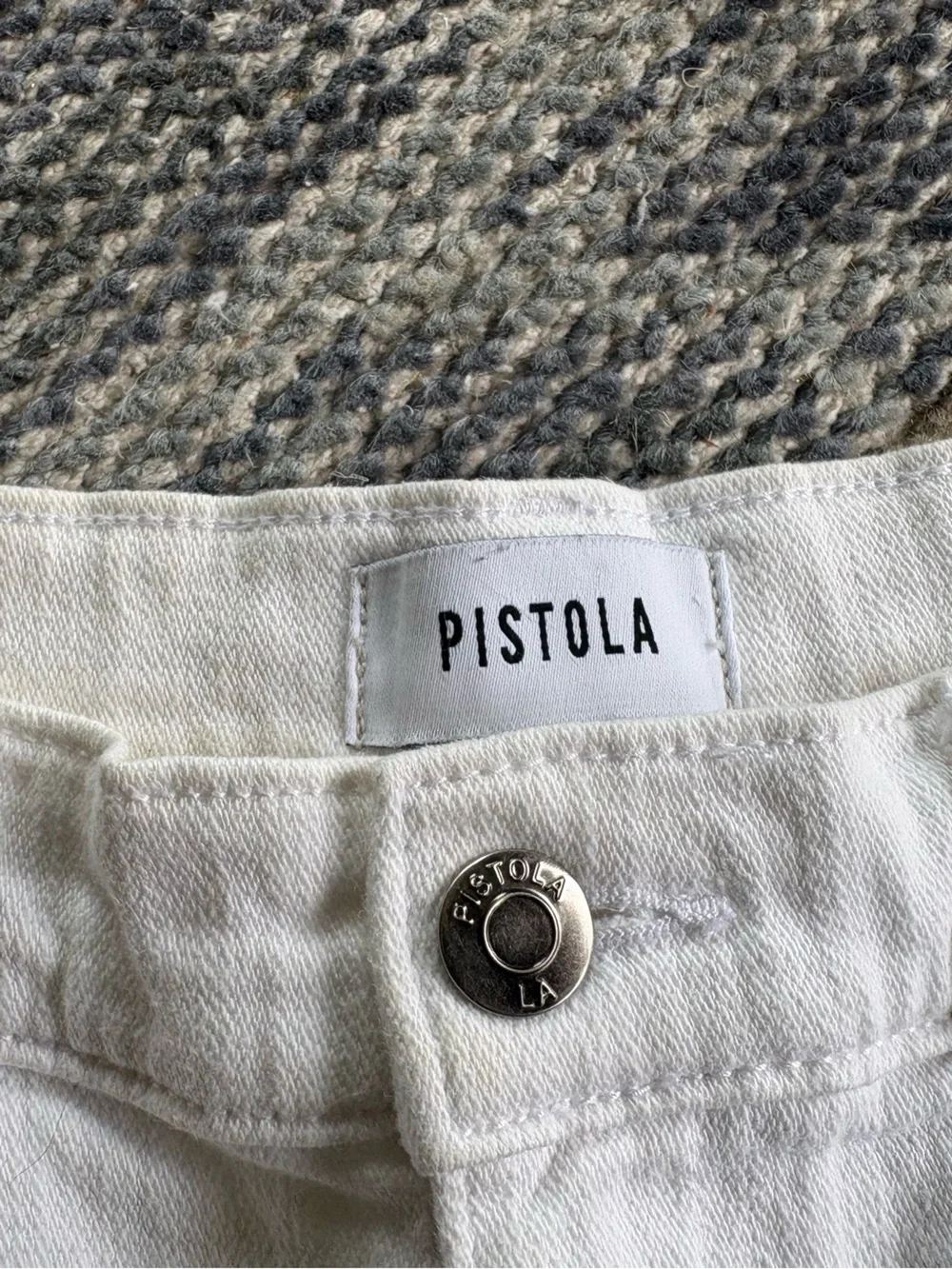 pistola crisp white